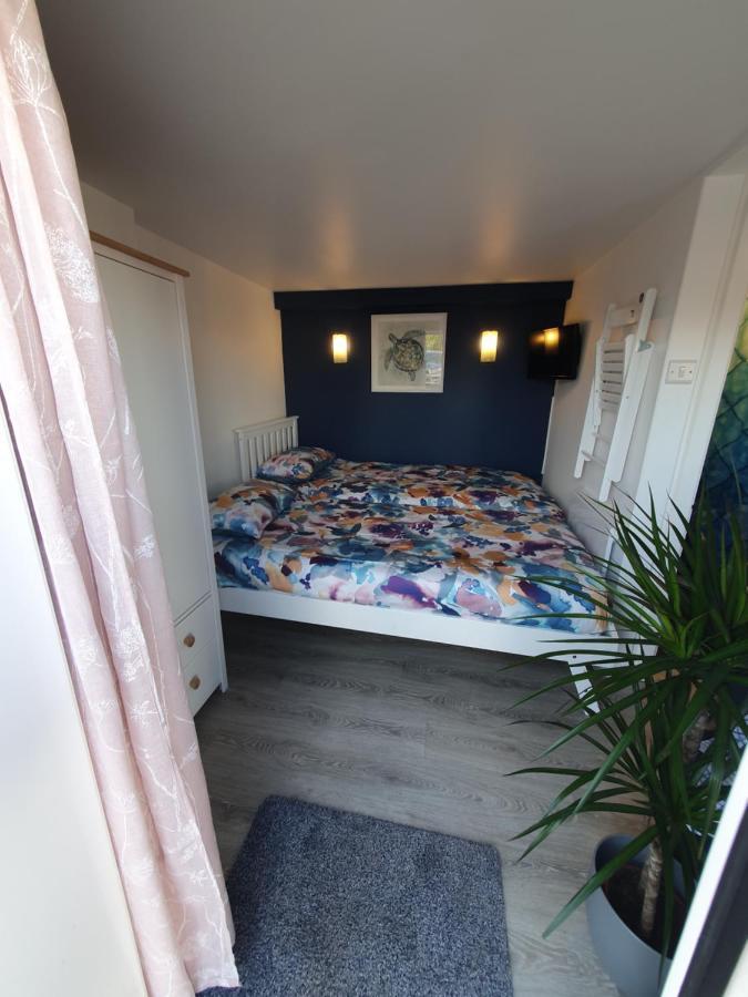 Lovely Private Studio Room With Own Kitchen And Bathroom. Set In The Popular Area Of Shiphay In Torquay And Only A Short Walk From Torbay Hospital المظهر الخارجي الصورة