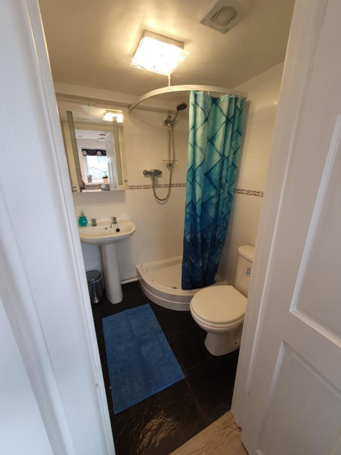 Lovely Private Studio Room With Own Kitchen And Bathroom. Set In The Popular Area Of Shiphay In Torquay And Only A Short Walk From Torbay Hospital المظهر الخارجي الصورة