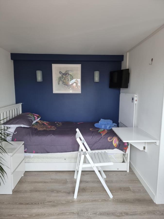 Lovely Private Studio Room With Own Kitchen And Bathroom. Set In The Popular Area Of Shiphay In Torquay And Only A Short Walk From Torbay Hospital المظهر الخارجي الصورة