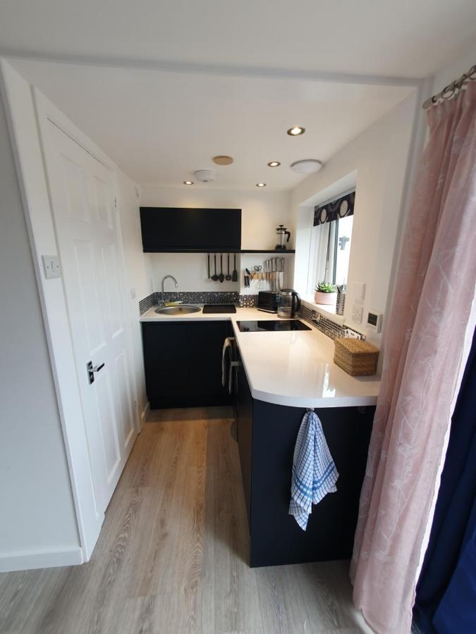 Lovely Private Studio Room With Own Kitchen And Bathroom. Set In The Popular Area Of Shiphay In Torquay And Only A Short Walk From Torbay Hospital المظهر الخارجي الصورة