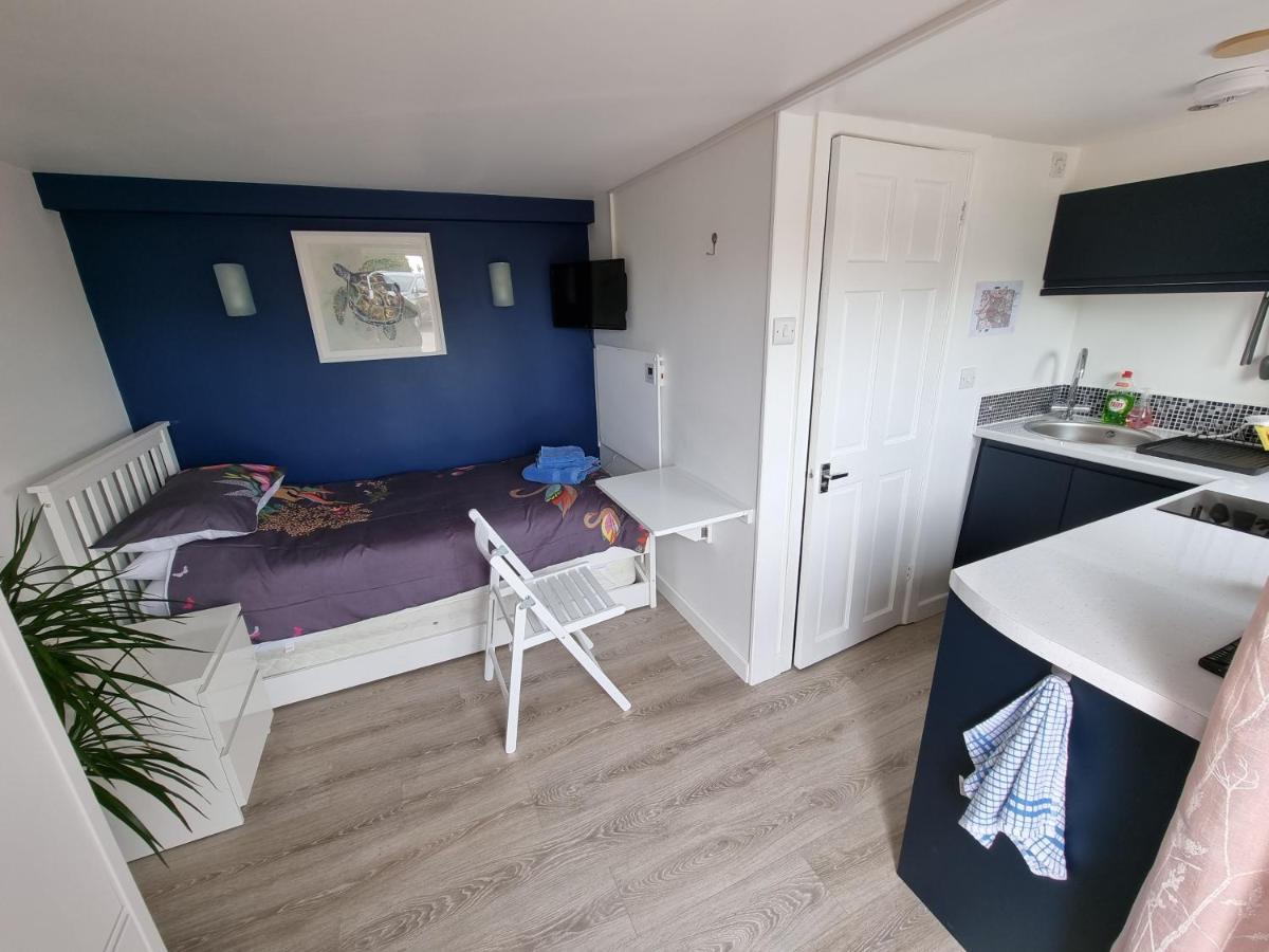 Lovely Private Studio Room With Own Kitchen And Bathroom. Set In The Popular Area Of Shiphay In Torquay And Only A Short Walk From Torbay Hospital المظهر الخارجي الصورة