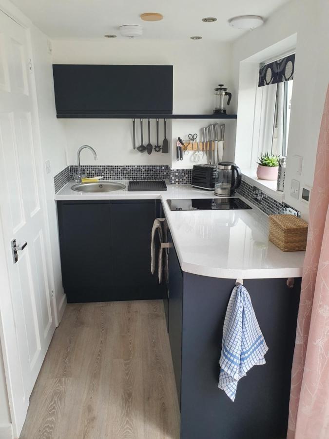 Lovely Private Studio Room With Own Kitchen And Bathroom. Set In The Popular Area Of Shiphay In Torquay And Only A Short Walk From Torbay Hospital المظهر الخارجي الصورة